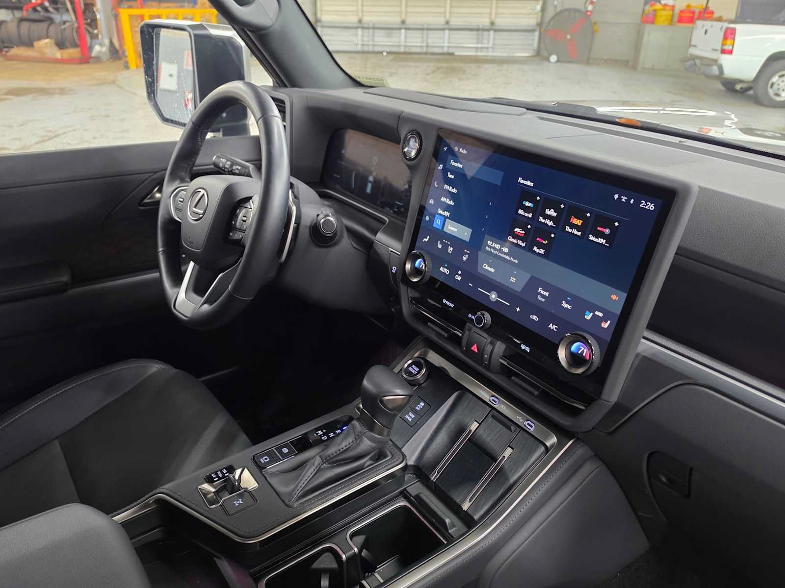 Used 2024 Lexus GX 550 w/ Cold Area Package AWD/4WD image 10