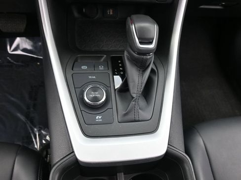 Used 2023 Toyota RAV4 XLE Premium image 25