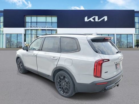 Used 2022 Kia Telluride SX w/ SX Prestige Package AWD/4WD image 4