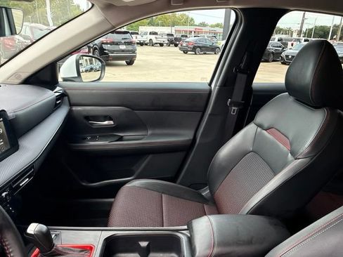 Used 2025 Nissan Kicks SR w/ Illumination Package FWD image 16