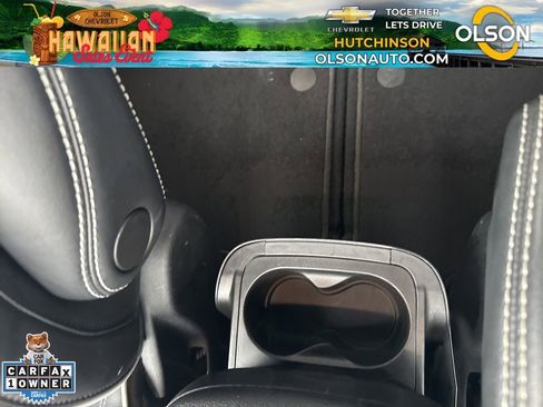 Used 2025 Chrysler Pacifica Limited image 24