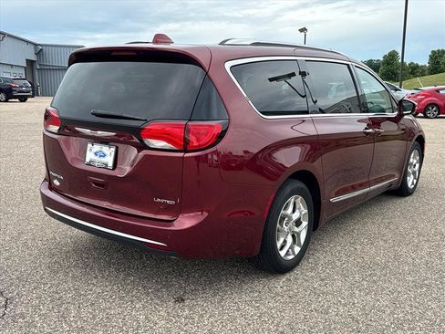 Used 2019 Chrysler Pacifica Limited w/ Advanced Safetytec Group FWD image 4