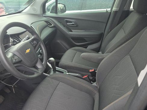 Used 2020 Chevrolet Trax LT FWD image 6
