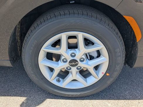 Certified 2025 Kia Soul S FWD image 9