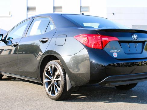 Used 2018 Toyota Corolla SE w/ SE Premium Package FWD image 11