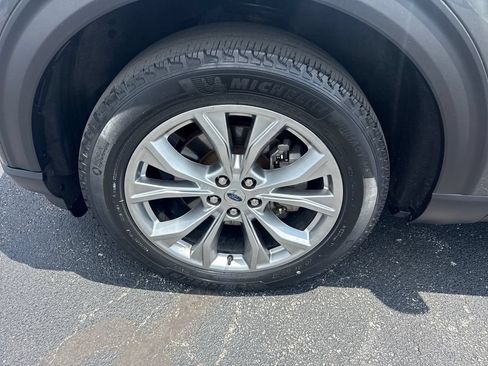 Used 2020 Ford Explorer XLT w/ Equipment Group 202A AWD/4WD image 21