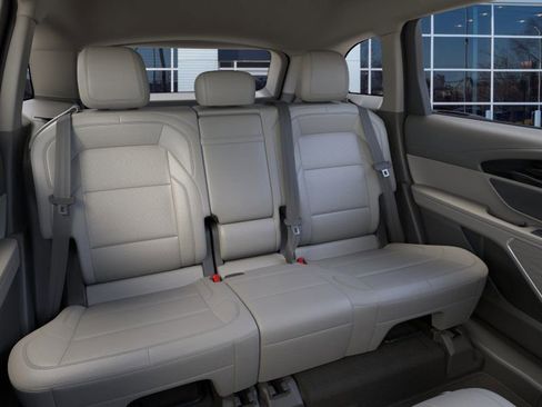 New 2025 Lincoln Nautilus Premier image 11