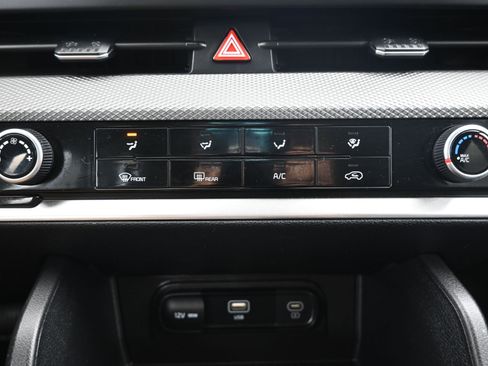 Used 2023 Kia Sportage LX image 17