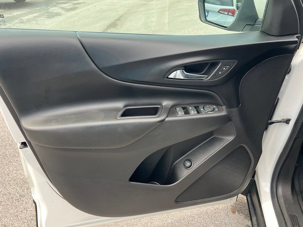 Used 2020 Chevrolet Equinox LT AWD/4WD image 17