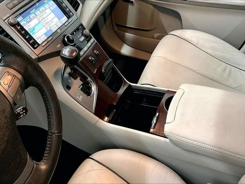 Used 2011 Toyota Venza w/ Premium Pkg #2 FWD image 17