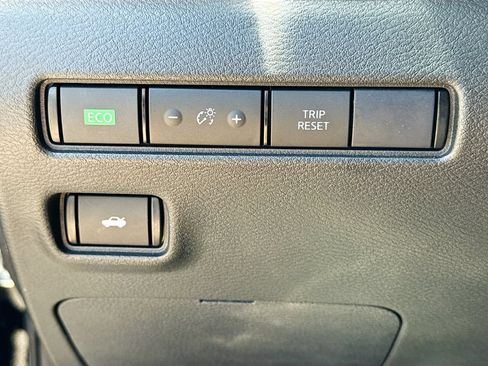 Used 2024 Nissan Sentra SR w/ SR Premium Package FWD image 34