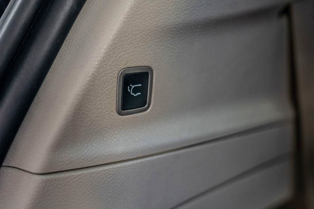 Used 2024 Chrysler Pacifica Touring-L FWD image 21