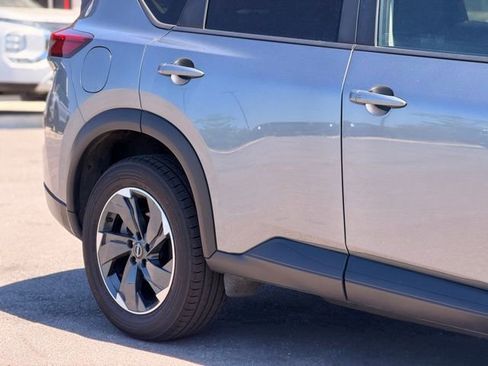 Used 2024 Nissan Rogue SV AWD/4WD image 5