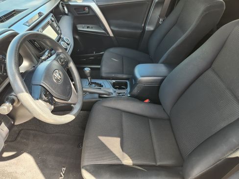 Used 2017 Toyota RAV4 LE FWD image 9
