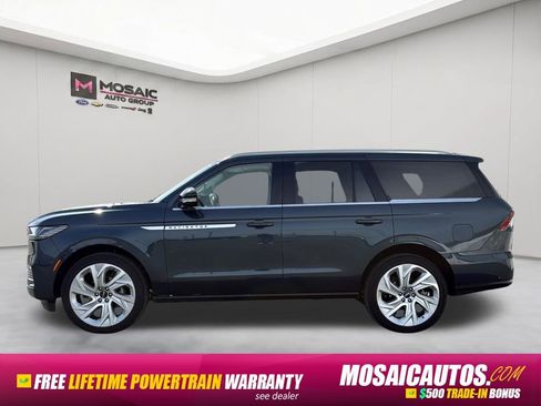 Used 2025 Lincoln Navigator Reserve AWD/4WD image 4