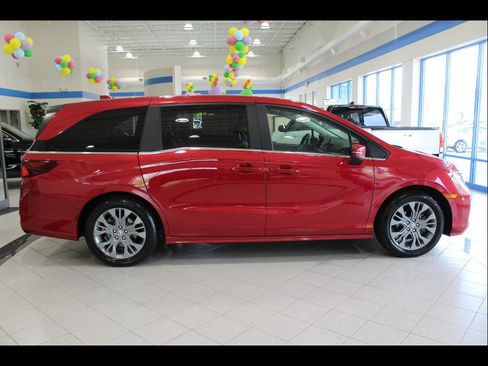 Certified 2025 Honda Odyssey Touring image 4