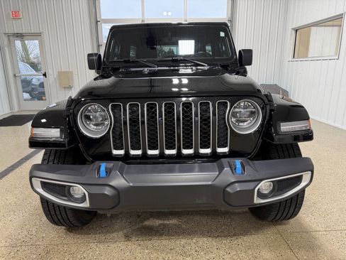Used 2022 Jeep Wrangler Unlimited Sahara w/ Cold Weather Group image 8