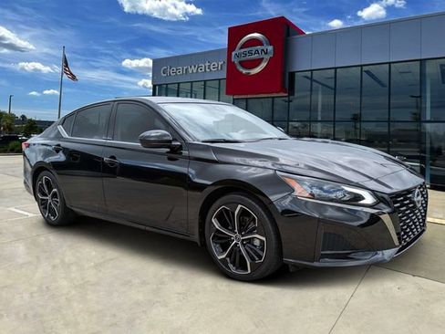 Used 2024 Nissan Altima 2.5 SR w/ SR Premium Package FWD image 1