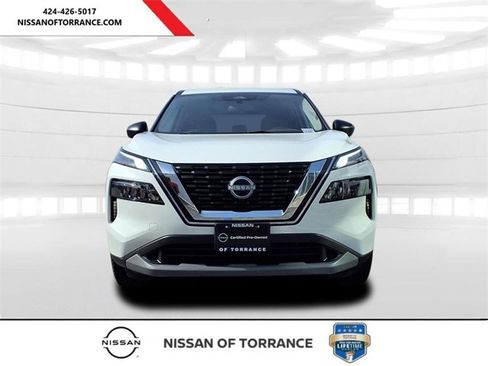 Used 2023 Nissan Rogue S image 2