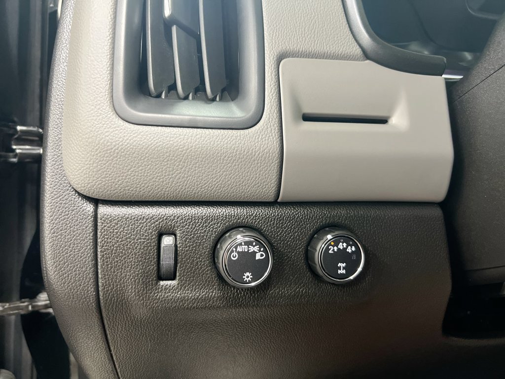 Used 2018 Chevrolet Colorado W/T w/ Custom Special Edition AWD/4WD image 18