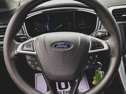 Used 2016 Ford Fusion SE FWD image 8
