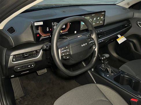New 2025 Kia K4 LXS image 16