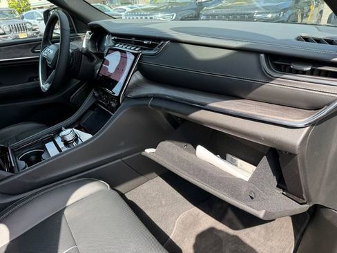 New 2025 Jeep Grand Cherokee Overland w/ Luxury Tech Group IV image 29