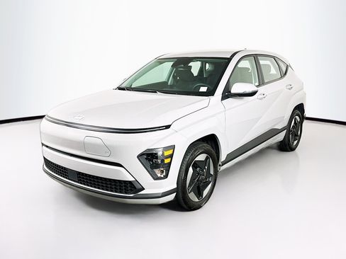 Used 2024 Hyundai Kona SE FWD image 3