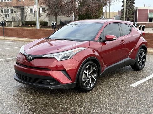Used 2019 Toyota C-HR XLE image 3