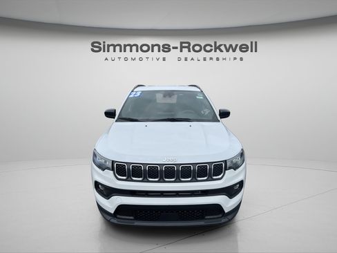 Used 2023 Jeep Compass Latitude AWD/4WD image 8