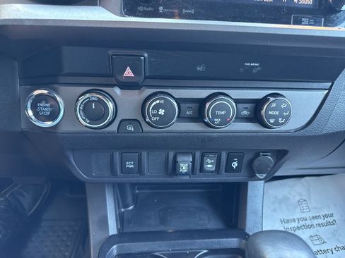 Used 2019 Toyota Tacoma TRD Sport AWD/4WD image 27