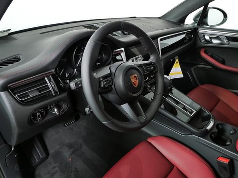 New 2026 Porsche Macan Turbo image 4