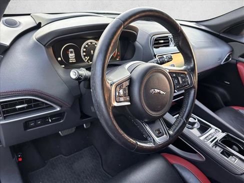 Used 2018 Jaguar F-PACE S image 9