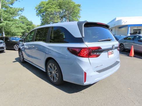 New 2026 Honda Odyssey Touring image 4