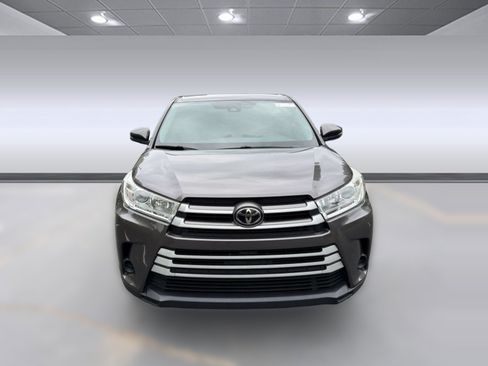 Used 2019 Toyota Highlander LE AWD/4WD image 6
