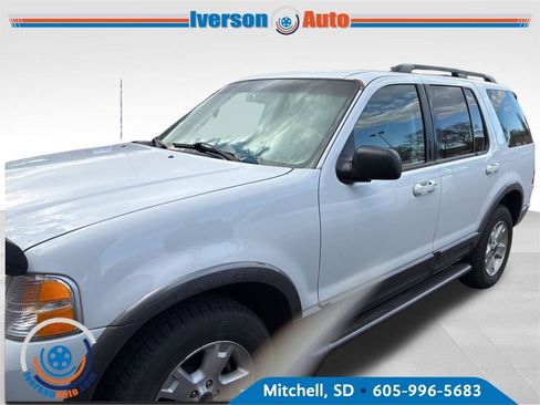 Used 2003 Ford Explorer XLT image 2