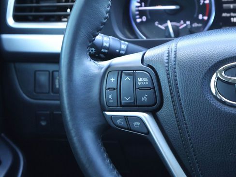 Used 2014 Toyota Highlander Limited image 22