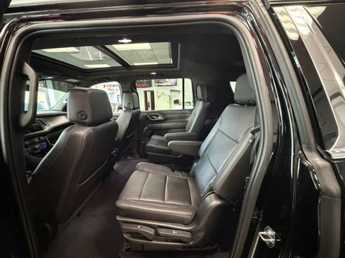 Used 2022 Chevrolet Suburban LT w/ LT Signature Plus Package AWD/4WD image 27