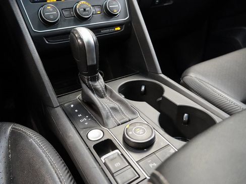 Used 2021 Volkswagen Atlas Cross Sport SE w/ Panoramic Sunroof Package image 22