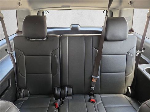 Used 2020 Chevrolet Suburban LT RWD image 21