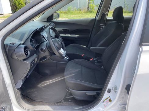 Used 2021 Nissan Kicks S image 12