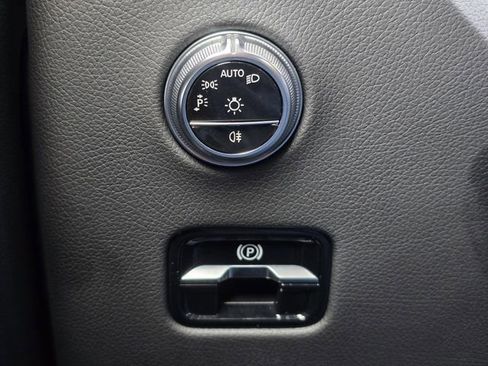 Used 2024 Mercedes-Benz GLC 300 image 29