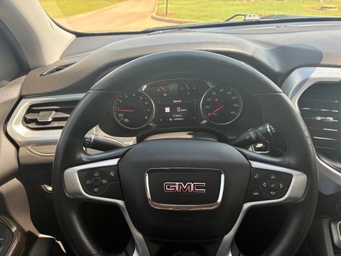 Used 2022 GMC Acadia SLE w/ Driver Convenience Package FWD image 8