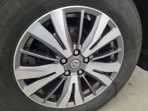 Used 2017 Nissan Pathfinder SV w/ SV Cold Weather Package AWD/4WD image 31