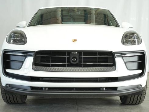Certified 2025 Porsche Macan AWD/4WD image 11