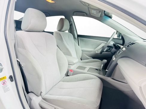 Used 2011 Toyota Camry LE FWD image 14