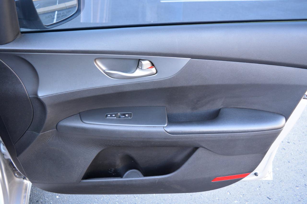 Used 2021 Kia Forte LXS FWD image 15