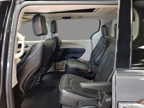 Used 2020 Chrysler Pacifica Limited FWD image 5