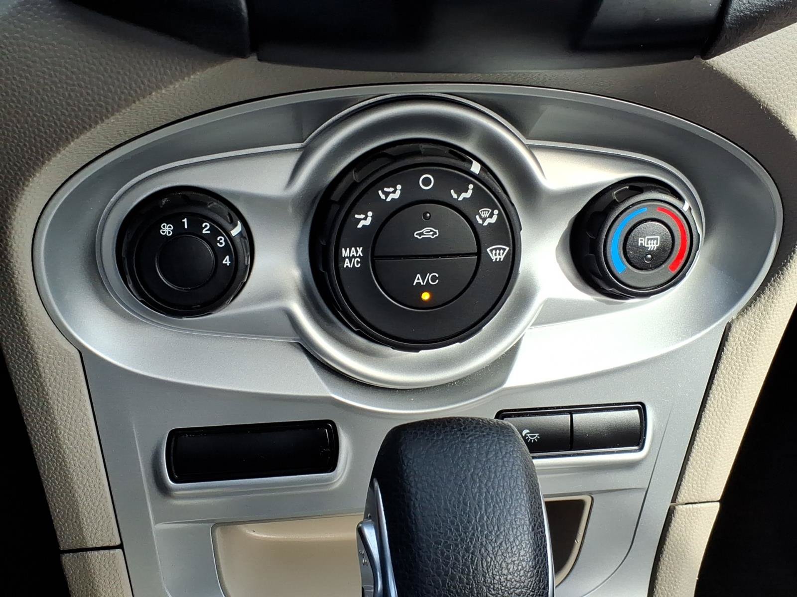 Used 2018 Ford Fiesta SE FWD image 17