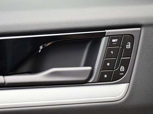 Certified 2026 Porsche Cayenne Coupe AWD/4WD image 39